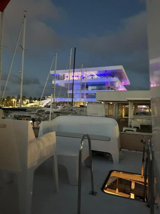 Noche Insolita En Yate De 16M A 2 Minutos De La Playa Valence Extérieur photo